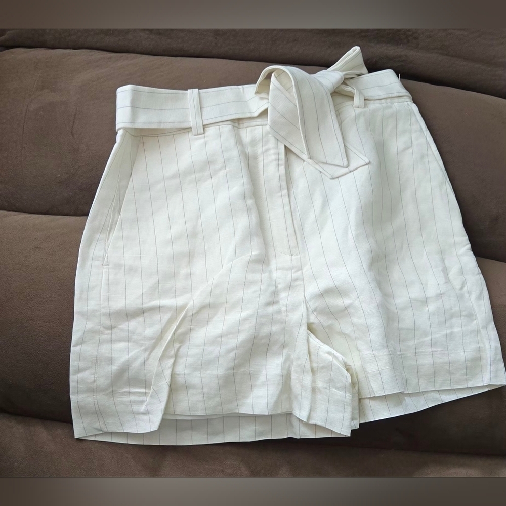 Club Monaco Women's Belted Linen Blend Short #1174 - Picture 5 of 7
